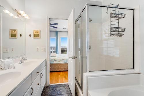 Water's Edge 112 - image 9