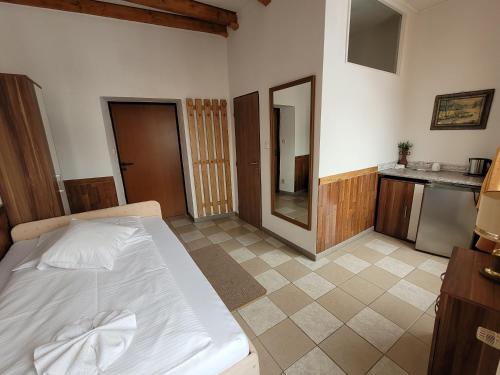 Hotel Koruna - image 2