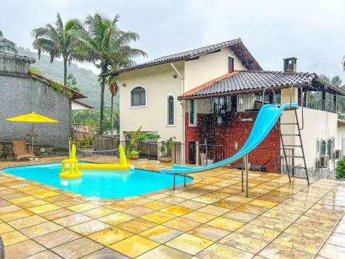 Casa com piscina e churrasqueira em Guapimirim RJ