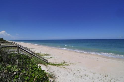 Pelican Perch-Four bedroom heated pool oceanfront home