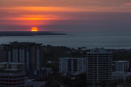 Luxury two-beds harbour views apartment