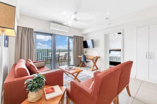 Luxury two-beds harbour views apartment