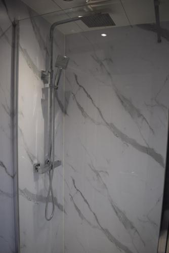 Zuhanyzó, Kelpies Serviced Apartments- Cromwell Apt in North Broomage