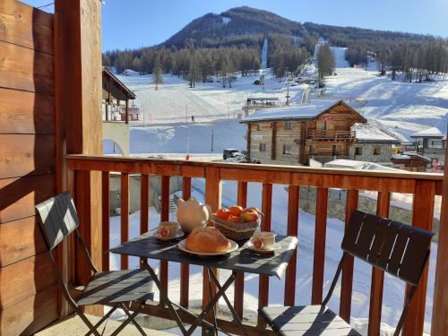 Skis aux pieds dans un appartement cosy au coeur du Queyras - Apartment - Molines en Queyras