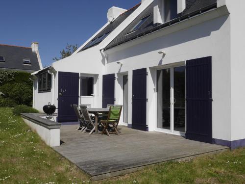 Moderne maison avec jardin et terrasse, 4 chambres, proche du bourg de Sauzon - FR-1-418-23