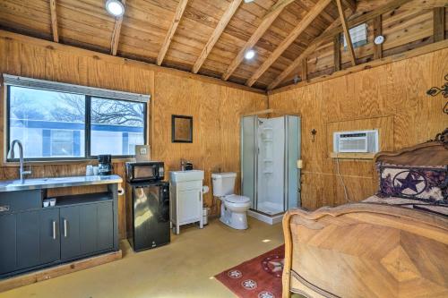 Waterfront Lake Dunlap Studio Cabin with Dock in New Braunfels, USA