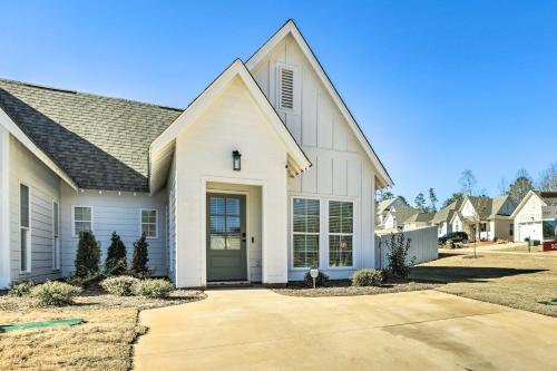 Opelika Townhome with Central AandC and Heating!, Opelika