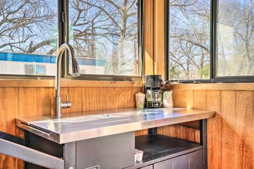 Waterfront Studio with Fire Pit on Lake Dunlap! in New Braunfels, USA