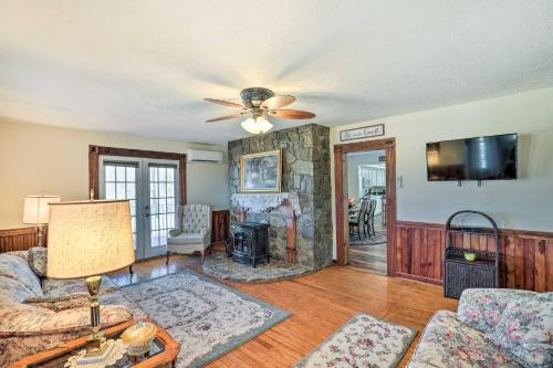 Spacious Weaverville Vacation Rental Home! in Weaverville, USA