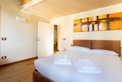 Modern, Bright near Boboli Gardens & Santo Spirito - HomeUnity