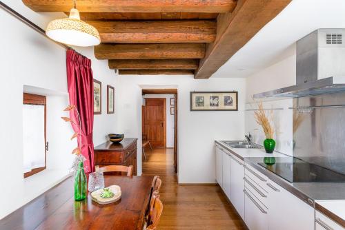 2 bedrooms, 3 beds