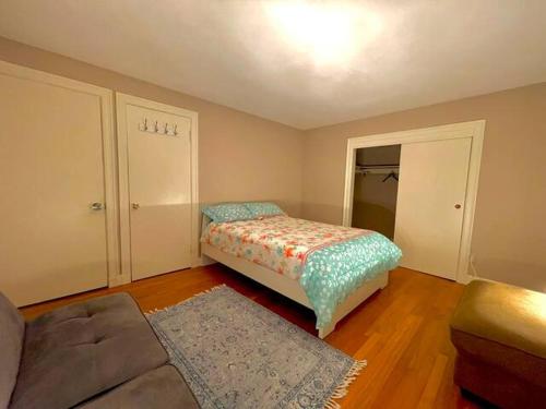 #2 MINIMALISTIC ROOM NEAR I95-I90-ROUTE 9