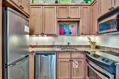 High Dune - 5 Bedroom Home - Private Pool & Hot Tub! West End - Elevator!!! - image 3