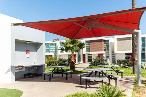 #CasaMare - Privada a una cuadra del mar con AC in Playa Ensenada