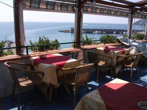 Restaurant, Holidays Baia D'Amalfi in Amalfi