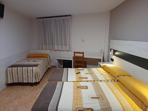 Hostal Restaurante El Castillo Room Type - Triple Room