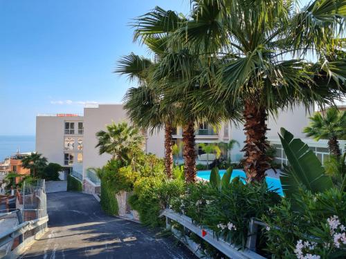 MINERVA LUXURY TOWN CENTER , POOL AND PARKING 2