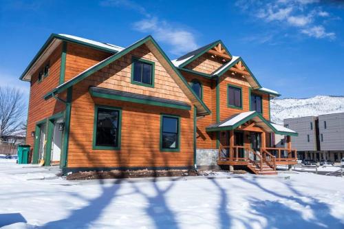 Modern Mountain Lodge Oasis w Hot Tub-Rio Grande Trail