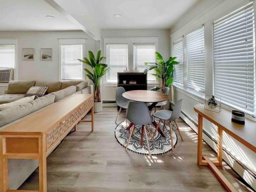 Modern Full Home Near Casinos off street parking in Atlantic City, USA