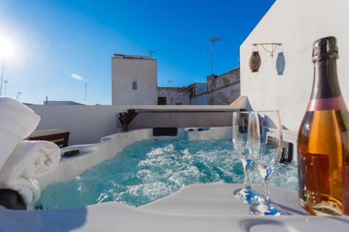 Atico & Jacuzzi CRUZ by Cadiz4Rentals