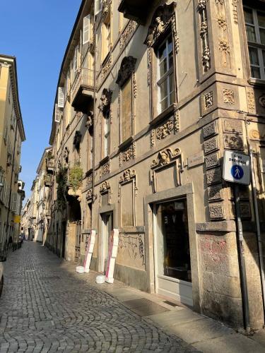 La Casa di Ringhiera - silenzioso appartamento di charme con balcone nel quadrilatero romano, Turín (fotografie 3)