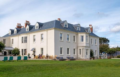 Moonfleet Manor - A Luxury Family Hotel