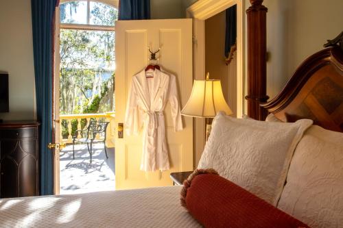 Juliette Low Room - Superior Queen with Balcony image 2
