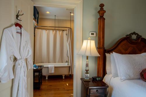 Juliette Low Room - Superior Queen with Balcony image 4