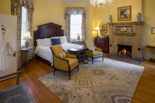 Jean Pierre Lafayette - Superior King room in The Gastonian Historic Inns of Savannah Collection