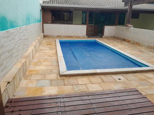 Casa familiar 3 Dorm com Piscina e churrasqueira