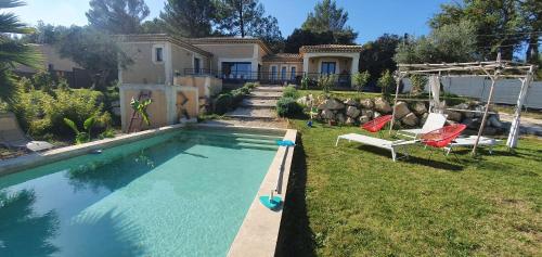 Superbe villa avec piscine - Location, gîte - Saint-Alexandre