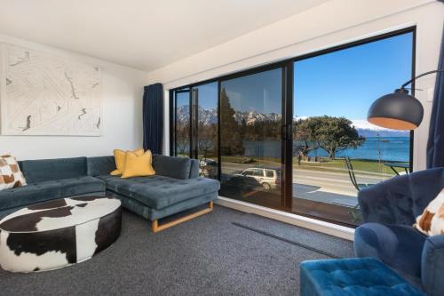 TAHUNA LAKEFRONT LUXURY, Central Location