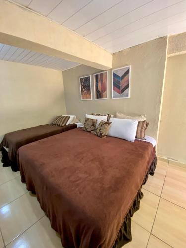 1 double bed, 1 twin bed