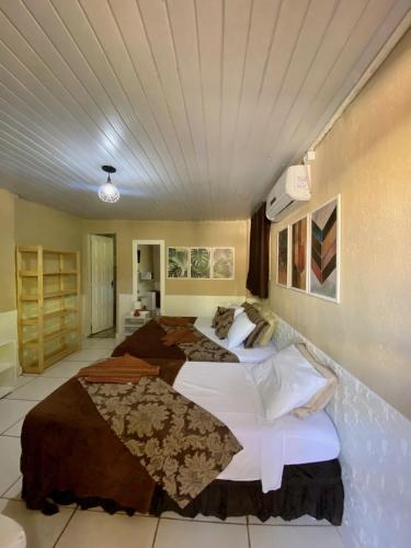 4 twin beds