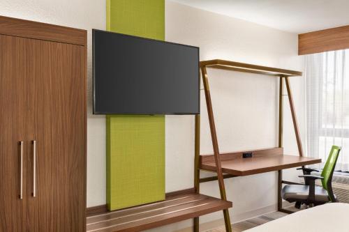 Holiday Inn Express - San Antonio Airport an IHG Hotel - image 9