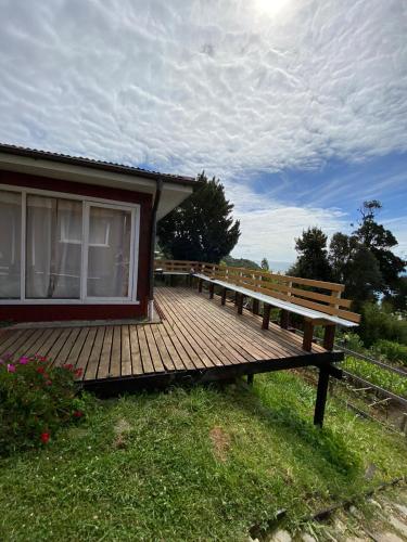 Cabaña pequeña en bahía mansa