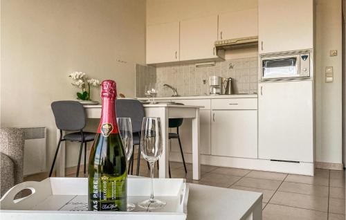 One-Bedroom Apartment image 10