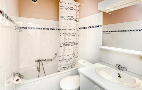 One-Bedroom Apartment image 8