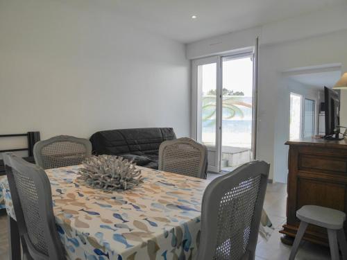 Appartement rénové en plein centre de Palais avec cour ensoleillée, proche du port, animaux acceptés - FR-1-418-222 - Location saisonnière - Le Palais