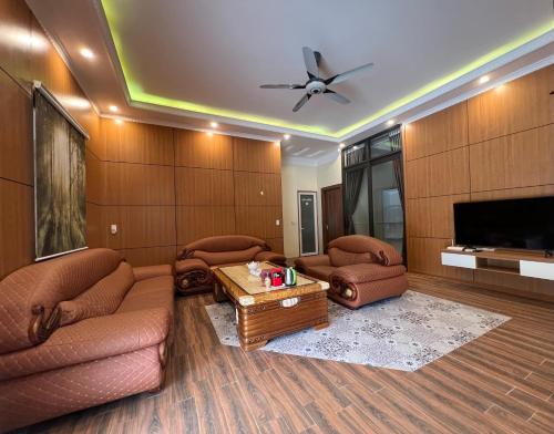 Shared lounge/TV area, The Art - Golden Jungle House in Ha Giang
