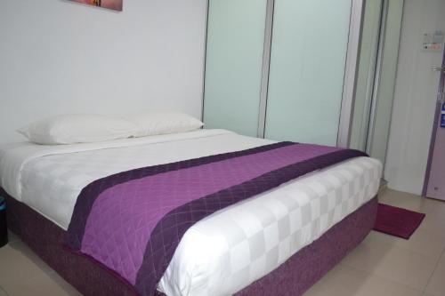 Lavender Hotel Lavender Hotel is perfectly located for both business and leisure guests in Teluk Intan. Featuring a satisfying list of amenities, guests will find their stay at the property a comfortable one. Servic