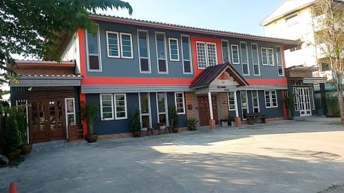. Kp. เพลส หลวงแพ่ง (Kp. Place Luang Phaeng)