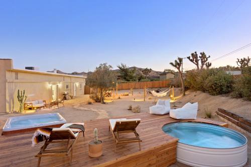 Casa Amarilla- Hot Tub,Firepit,BBQ &Fantastic Yard for Families home in Yucca Valley, USA