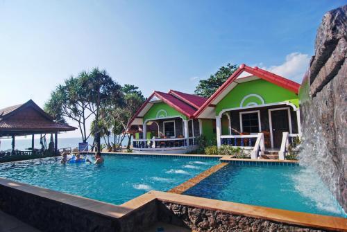 Lanta Nature Beach Resort (SHA Extra Plus)