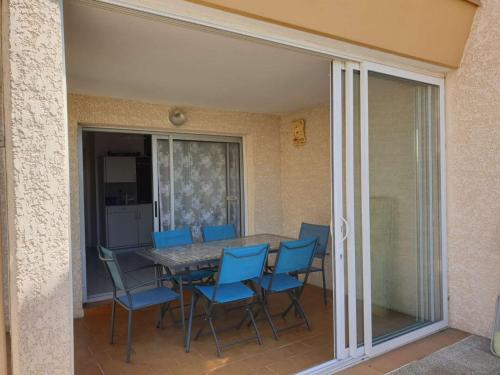 Appartement familial 2 pièces cabine en rez-de-chaussée avec terrasse, piscine et proche de la mer - FR-1-326-643