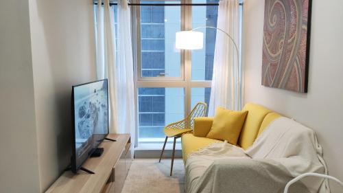 Uptown Parksuites BGC 2 bedroom 2 bath, Manila