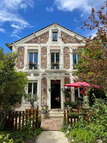 Petit studio de la Maison du Bonheur - Rez de jardin - Location saisonnière - Villiers-sur-Marne