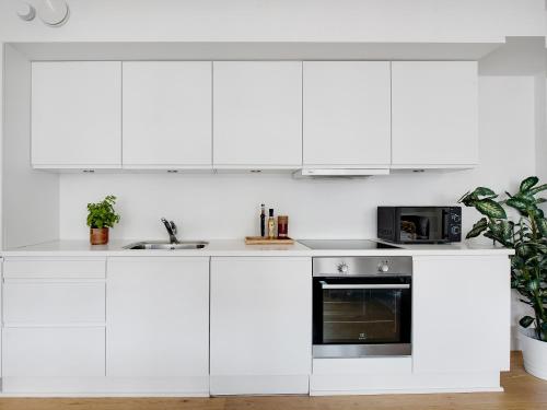 Spacious Centrally Located Penthouse With a Terrace Close To Illum - image 12