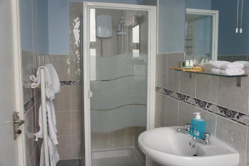 Amazon Guest House - image 13