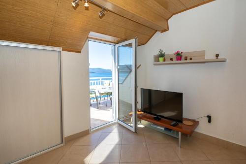 Iekārtas, Strandhaus Vesna WG 2 in Komarna